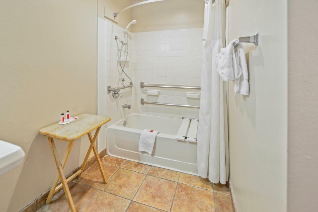Days Inn By Wyndham Lebec Grapevine Habitación foto